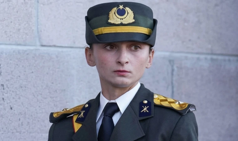 Teğmen Ebru Eroğlu Hakkında Flaş Karar! İade Davası Reddedildi: 'Kılıçlı Yemin' Sürecinde Yeni Perde!