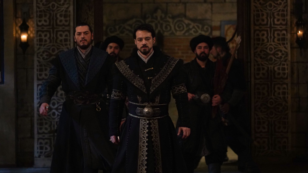 Kuruluş Orhan'da Düğün Günü Yas İlan Edildi! Flavius Yiğit’i Hançerledi: Yiğit Ölecek mi? 16. Bölümde Kan Donduran Sahne..