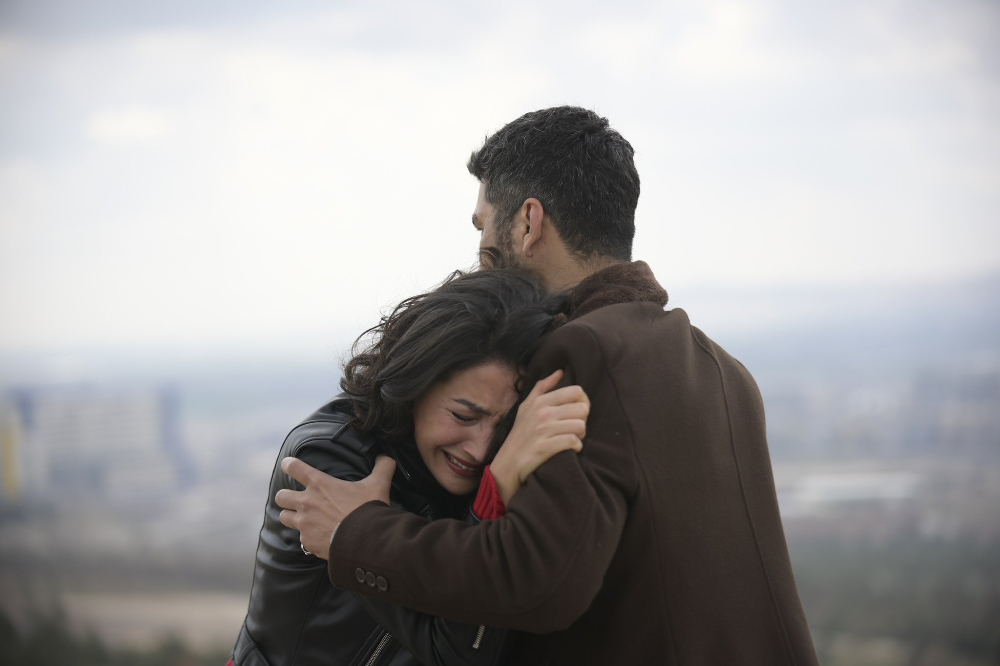 "Halef 24. Bölüm İzle! Yıldız'ın İhaneti Serhat'ı Bitirdi: Melek Kardeşlik Sırrına Adım Adım Yaklaşıyor!"