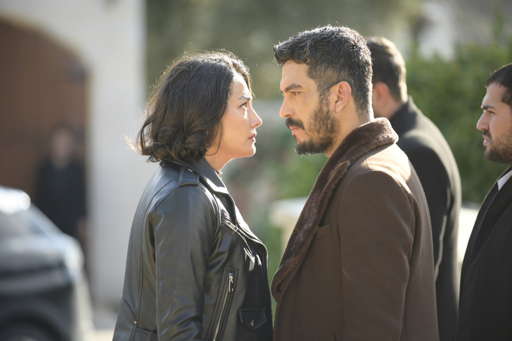 "Halef 24. Bölüm İzle! Yıldız'ın İhaneti Serhat'ı Bitirdi: Melek Kardeşlik Sırrına Adım Adım Yaklaşıyor!"