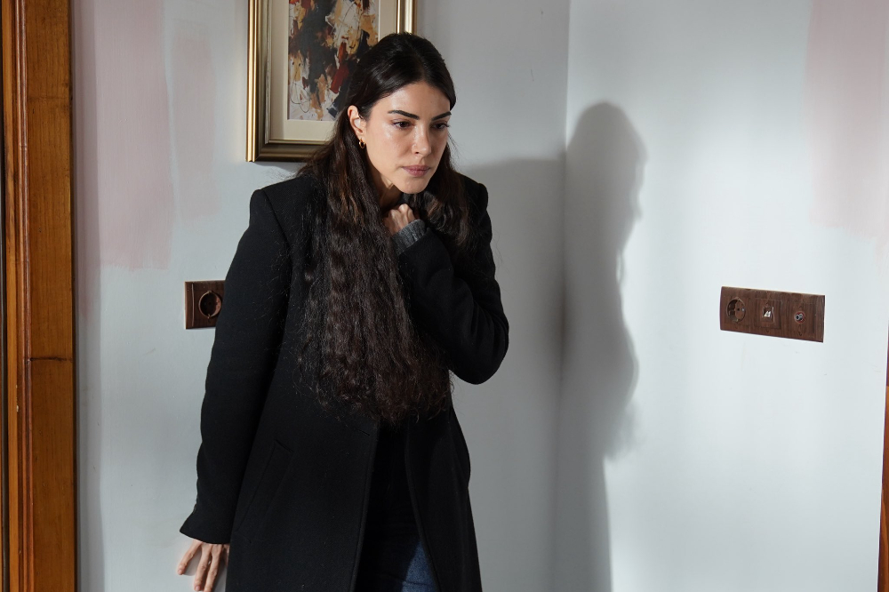 Taşacak Bu Deniz 21. Bölüm İzle! Eleni’nin Sırrı Patladı, Esme Öyle Bir Şey İstedi Ki... Yer Yerinden Oynayacak!