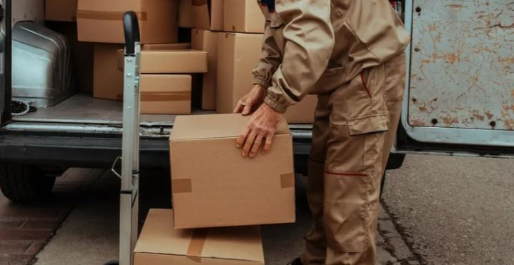 Kargo Bekleyenlere 19 Mart Uyarısı! Arefe Günü PTT ve Kargolar Açık mı? Saat 12.30 Detayına Dikkat!