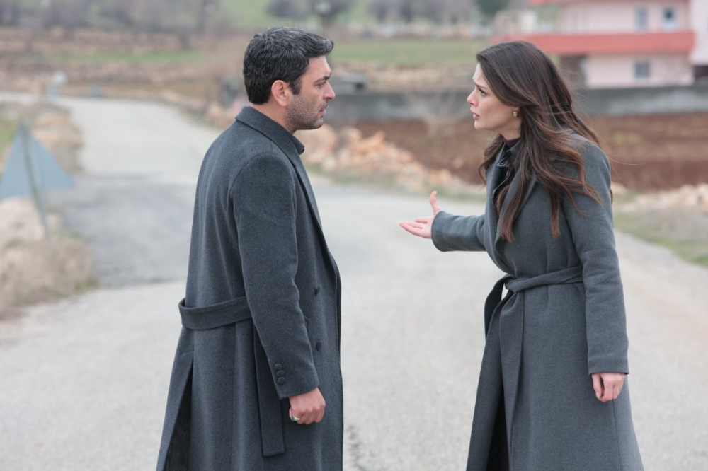 Uzak Şehir 54. Bölüm İzle! Boran ve Cihan Arasında Büyük Savaş: Alya’nın Gözyaşları Mardin’i Yakacak