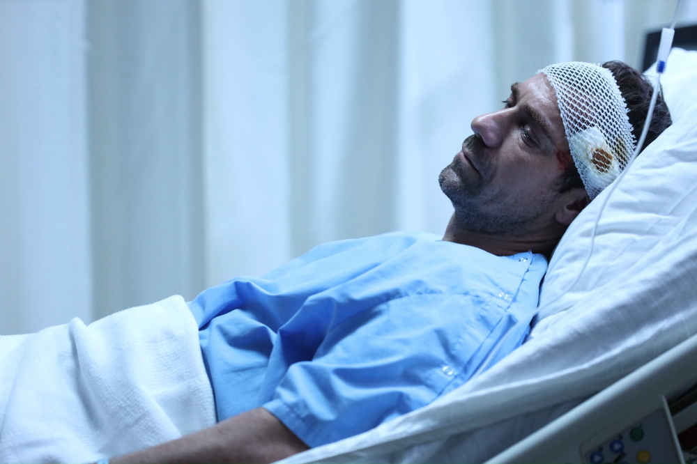 Doktor Başka Hayatta Yeni Bölüm Fragmanı İzle! İnan İçin Geri Dönüş Yok: Ilgaz Eski Dostunu Ateşe Attı!