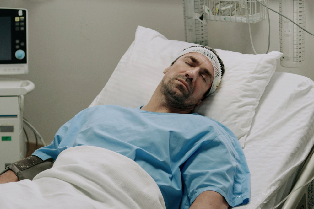 Doktor Başka Hayatta Yeni Bölüm Fragmanı İzle! İnan İçin Geri Dönüş Yok: Ilgaz Eski Dostunu Ateşe Attı!