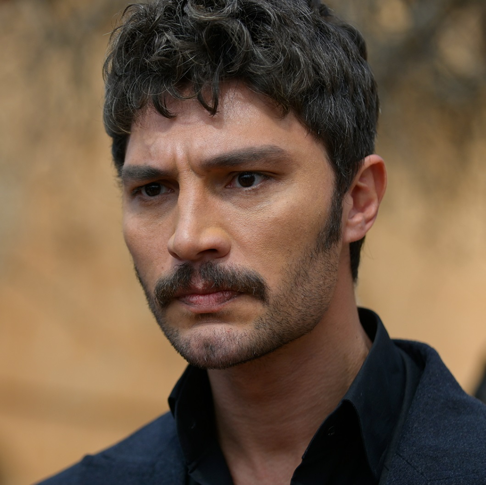 Halef 26. Bölümde Kıyamet Kopuyor! Serhat ve Melek Boşanırken, Yıldız’ın Annesi Tüm Sırları İfşa Etmeye Geliyor!