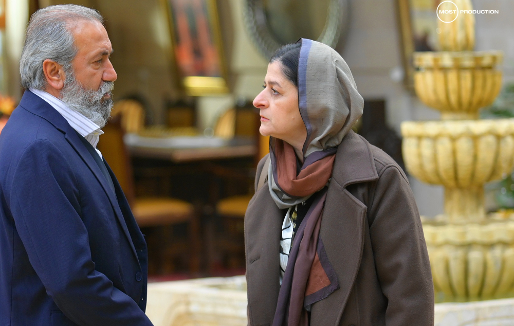 Halef 26. Bölümde Kıyamet Kopuyor! Serhat ve Melek Boşanırken, Yıldız’ın Annesi Tüm Sırları İfşa Etmeye Geliyor!