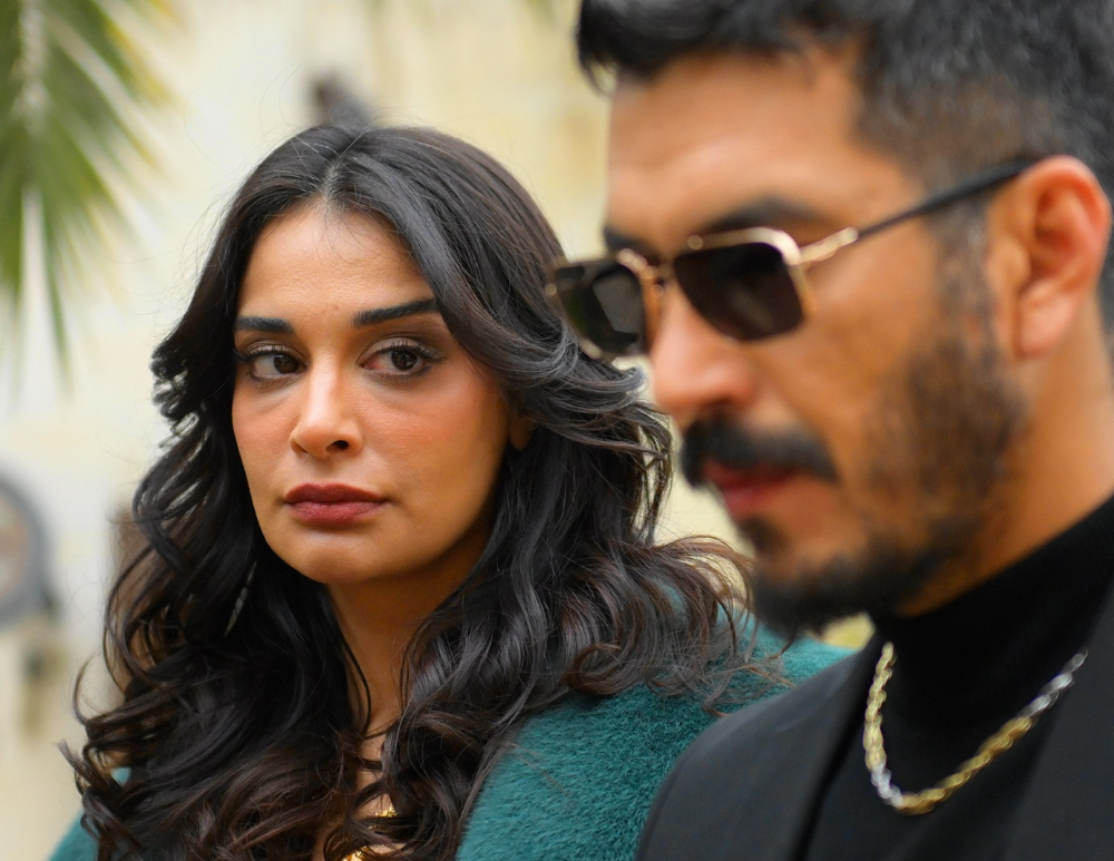 Halef 26. Bölümde Kıyamet Kopuyor! Serhat ve Melek Boşanırken, Yıldız’ın Annesi Tüm Sırları İfşa Etmeye Geliyor!