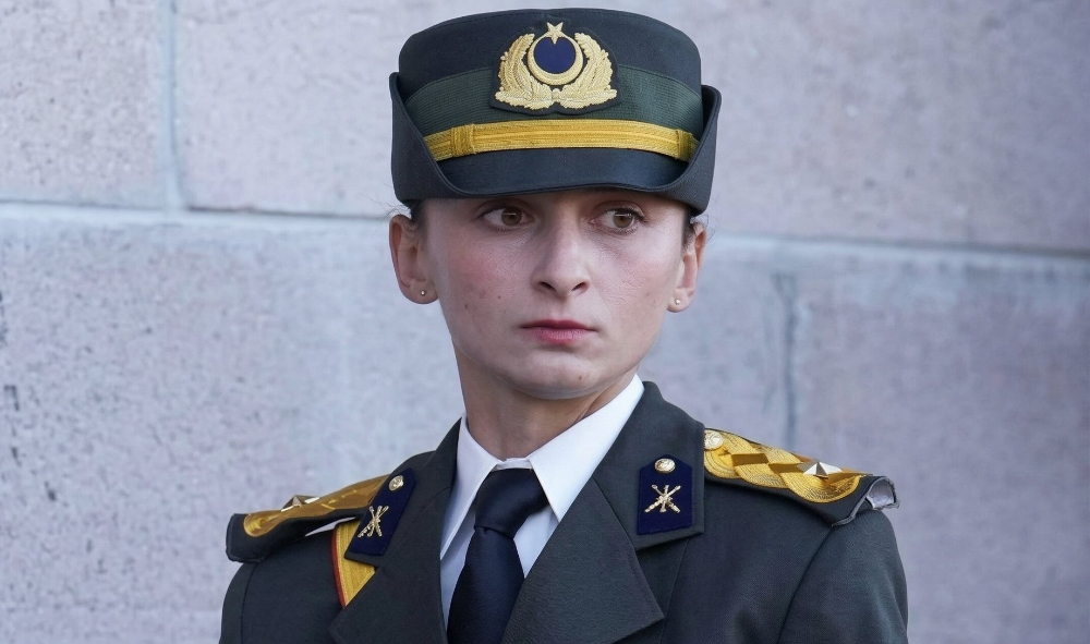 Teğmen Ebru Eroğlu Hakkında Flaş Karar! İade Davası Reddedildi: 'Kılıçlı Yemin' Sürecinde Yeni Perde!