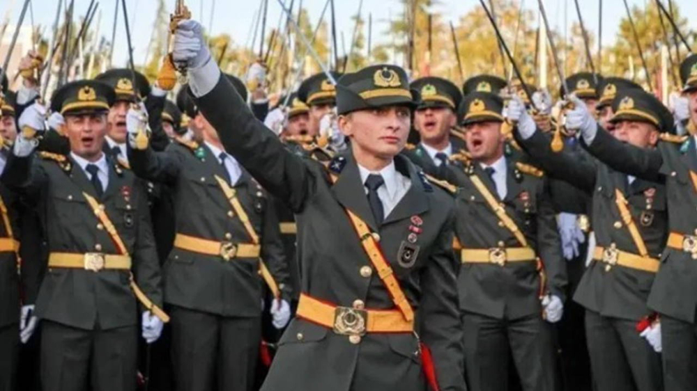 Teğmen Ebru Eroğlu Hakkında Flaş Karar! İade Davası Reddedildi: 'Kılıçlı Yemin' Sürecinde Yeni Perde!