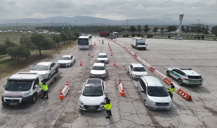 Gaziantep Jandarmasından otoyolda sıkı denetim! Sürücülere ceza yağdı