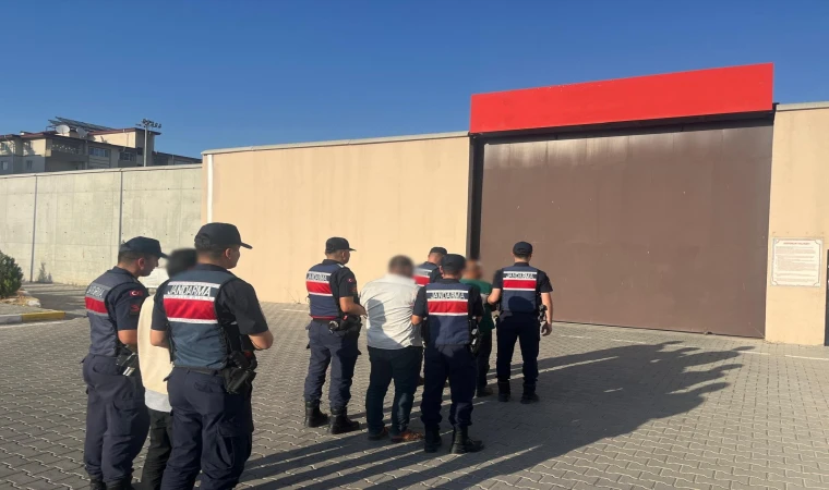 Gaziantep’te Jandarmadan Silah ve Uyuşturucu Operasyonu: 3 Tutuklama