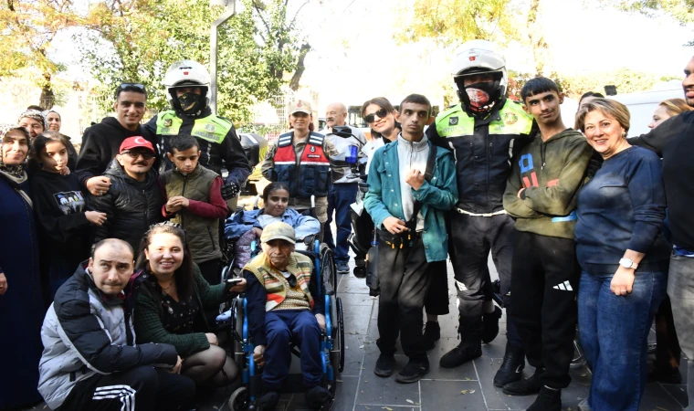 Gaziantep'te Özel Öğrenciler unutulmadı! Jandarmadan anlamlı ziyaret