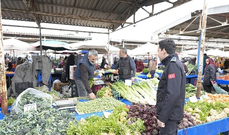 Burhaniye Belediyesi Zabıta Ekipleri Pazar Denetimlerini Sürdürüyor