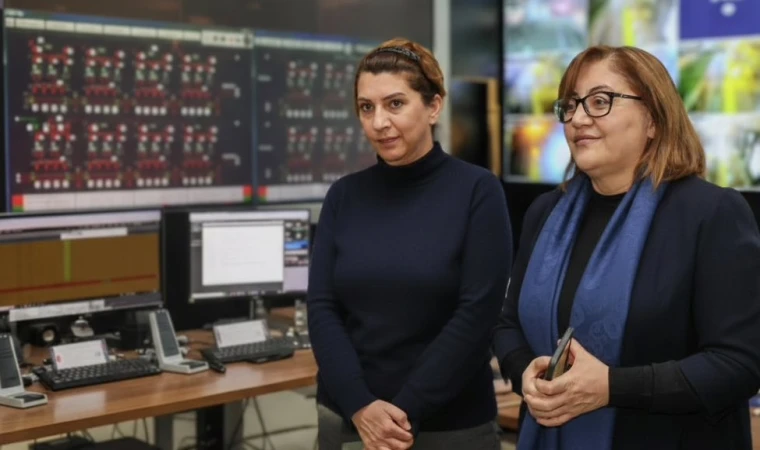 Fatma Şahin’den Kar Yağışı Açıklaması: Toplu Taşıma Ücretsiz, Kuryeler Çalışmayacak