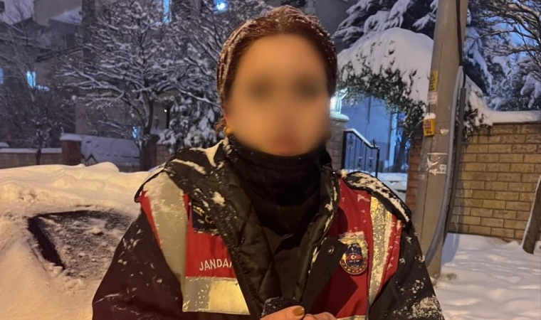 Gaziantep’te Sahte Jandarma Alarmı! Üniversite Meydanı’nda Üniformayla Dolaşan Kadın Yakalandı