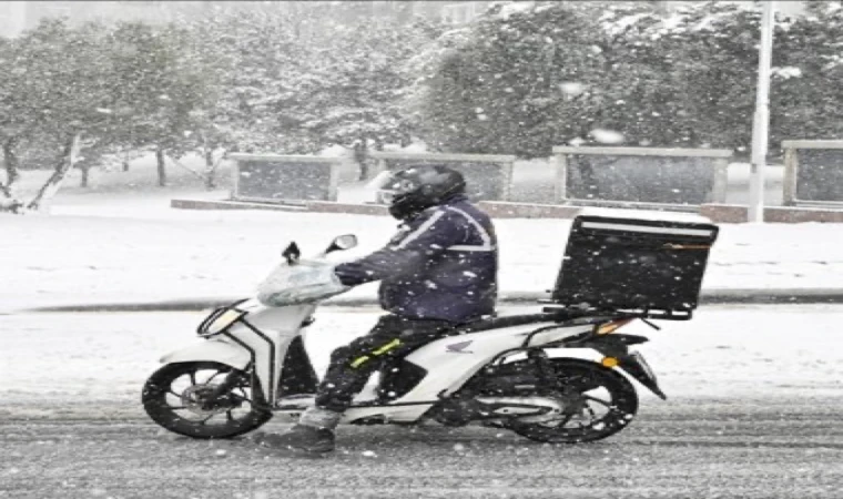 İstanbul’da Kar Nedeniyle Getirilen Trafik Yasağı Ne Zaman Kalkacak? Kamyon, TIR ve Kuryeler Saat Kaçta Yola Çıkacak?