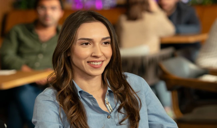 Kızılcık Şerbeti’nin Elif’i Zeynep Parla Kimdir? Kaç Yaşında, Nereli, Hangi Dizilerde Oynadı?