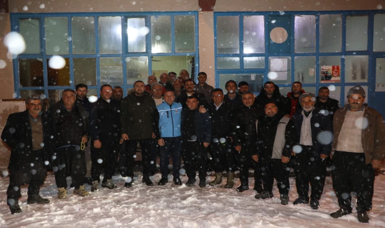 Nizip Belediyesi Karla Mücadelede Sahada! Ekipler 24 Saat Görev Başında