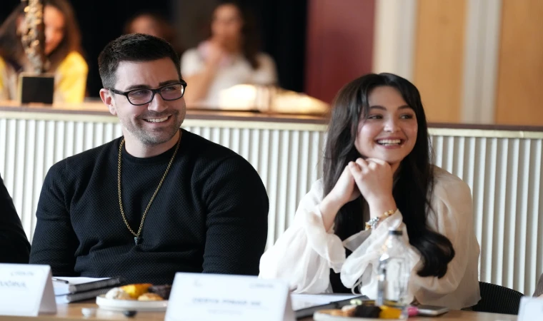 Çağlar Ertuğrul ve Derya Pınar Ak'tan İlk Kare Geldi! Star’ın Yeni Dizisi "Çirkin" Okuma Provasında Devleşti.