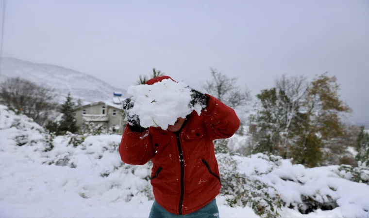 Hakkari’de Yarın Okullar Tatil mi? 3 Şubat Salı İçin Valilikten Kar Tatili Bekleniyor