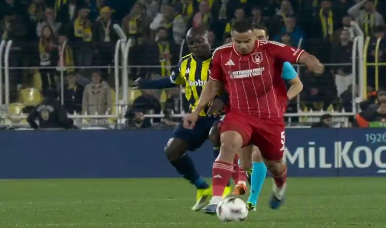 Kadıköy'de Nottingham Forest Şoku! Fenerbahçe Sahasında Dağıldı: Tur Şansı Mucizelere Kaldı!