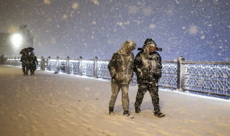 Meteoroloji'den Son Dakika 'Beyaz Esaret' Uyarısı! Tam 45 İl Listelendi: O Gün Kar Kapıya Dayanıyor, Hazırlıksız Yakalanmayın!