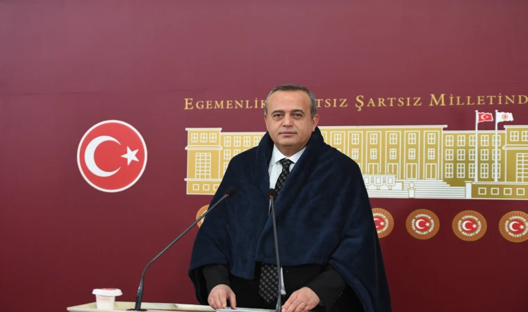 TBMM'de dikkat çeken protesto! Milletvekili battaniye ile kürsüye çıktı: “Faturayı millete kesmeyin”