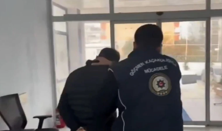Tır Dorsesini Açan Polisler Şoke Oldu! Hatay’da Göçmen Kaçakçılarına Şok Darbe: 12 Kişi Gizlenmiş!