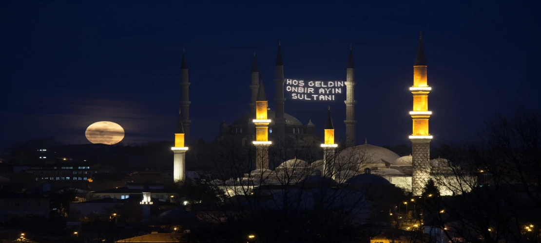 Bin Aydan Daha Hayırlı Gece Geliyor! 2026 Kadir Gecesi Ne Zaman, Hangi Gün? Diyanet Tarihi Duyurdu!