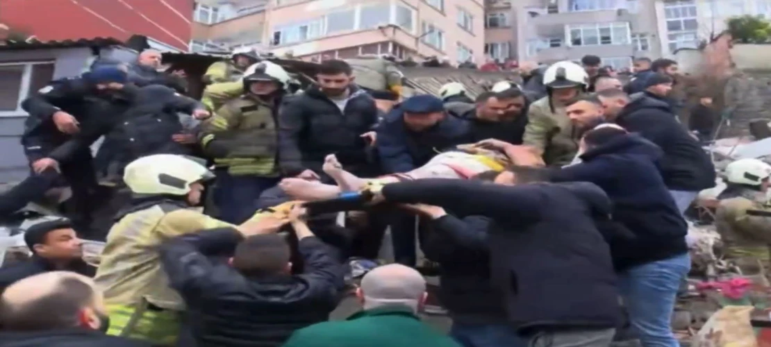 Fatih’te Bayram Günü Dehşeti! Doğal Gaz Patlaması Sonucu 2 Bina Çöktü: Enkaz Altında Can Pazarı!