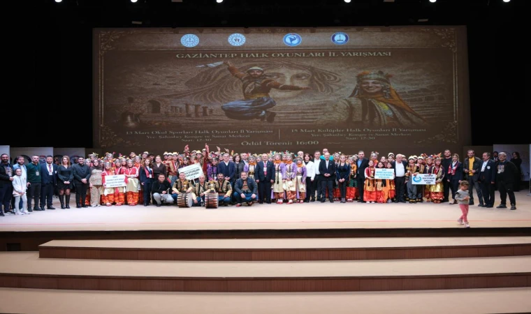 Gaziantep’te Folklor Rüzgarı! Sahne Tozunu Attırdılar: Bölge Yarışmasına Gidecek Şampiyonlar Belli Oldu!