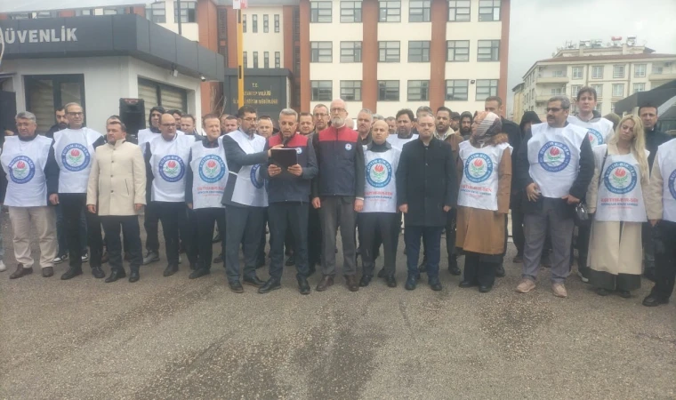 Gaziantep’te Öğretmenlerden 'Banka' Resti! 75 Bin TL’lik Teklife Sert Tepki: "Bu Bir Tiyatro!"