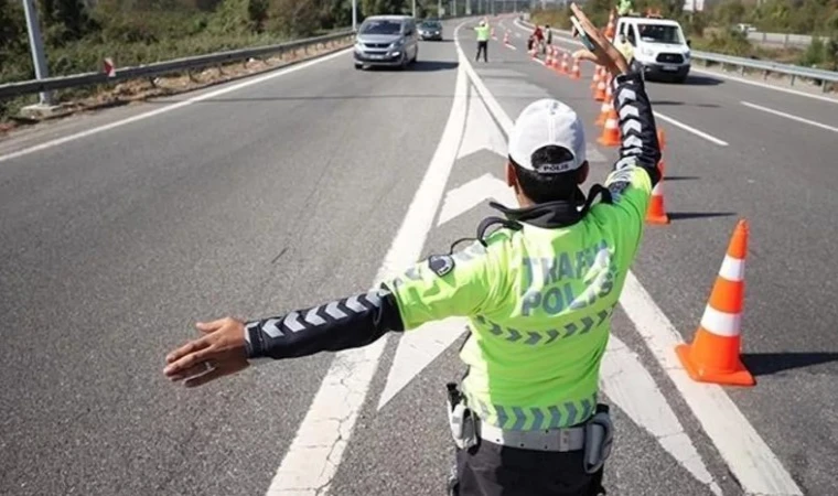 Trafikte "Zorbalık" Devri Bitti! Araçtan İnip Saldırmanın Cezası 180 Bin TL Oldu: İşte 2026 Yeni Ceza Listesi!