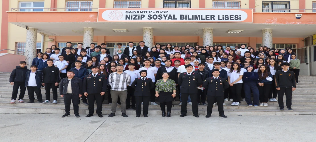 Geleceğin Subay ve Astsubay Adayları Nizip'te Bilgilendirildi: Jandarma Mesleği Tüm Detaylarıyla Anlatıldı!