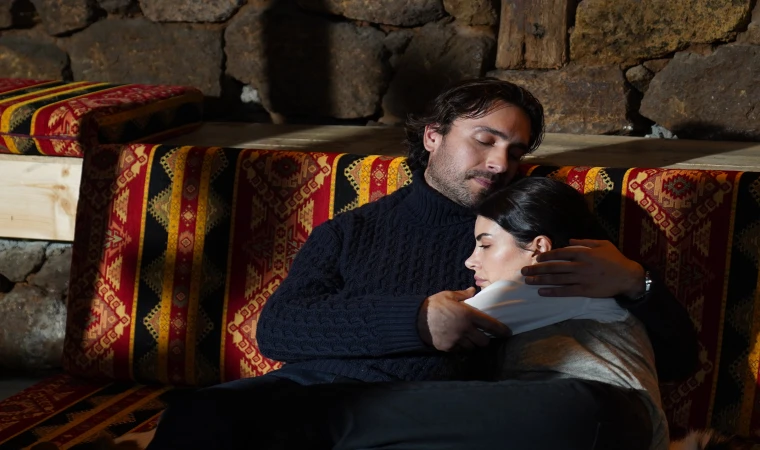 Taşacak Bu Deniz 25. Bölüm: Koçari'de Can Pazarı! Oruç Kendi Canından Vazgeçti, Adil Büyük Sırrın Peşinde! Karadeniz'de Dengeler Değişiyor!