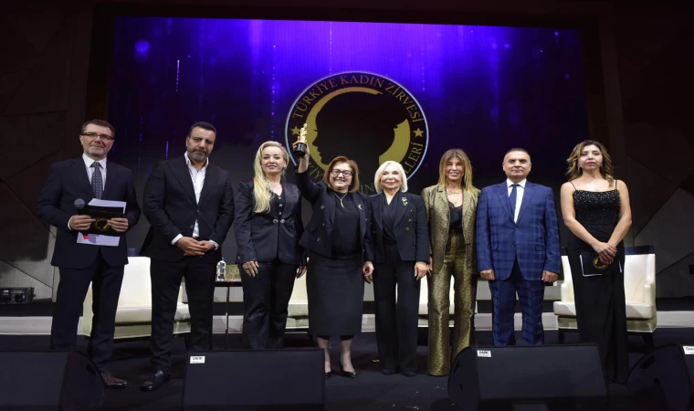 Türkiye’de Yılın Kadın Yerel Yöneticisi Fatma Şahin! Gaziantep’e Gurur Veren Ödül İstanbul’dan Geldi!