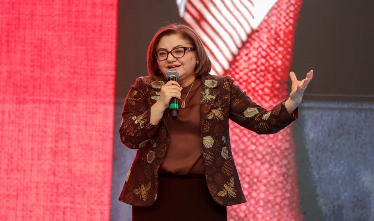 Fatma Şahin’den Venezuela’ya destek çağrısı: Bir aylık maaşını bağışladı