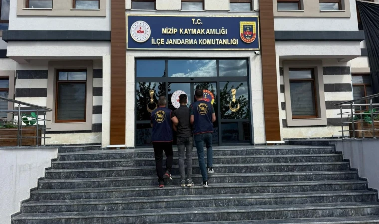 Gaziantep'te Jandarmadan Operasyon! 24 Yılı Aşkın Hapis Cezası Bulunan 2 Firari Yakalandı