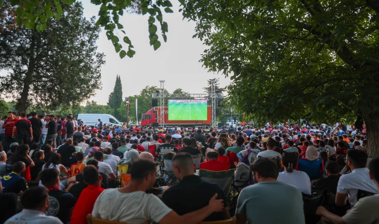Gaziantep'te Milli Maç Heyecanı! Üniversite Meydanı'na Dev Ekran Kurulacak