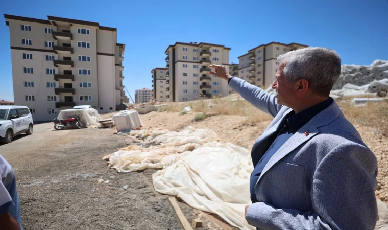 Şahinbey’de 3 bin 414 sosyal konut yükseliyor: Tahmazoğlu çalışmaları yerinde inceledi