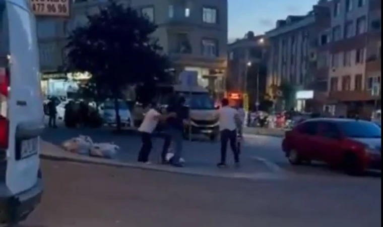 Gaziosmanpaşa’da sokak ortasında acımasız saldırı! Kadın araya girerek engellemeye çalıştı