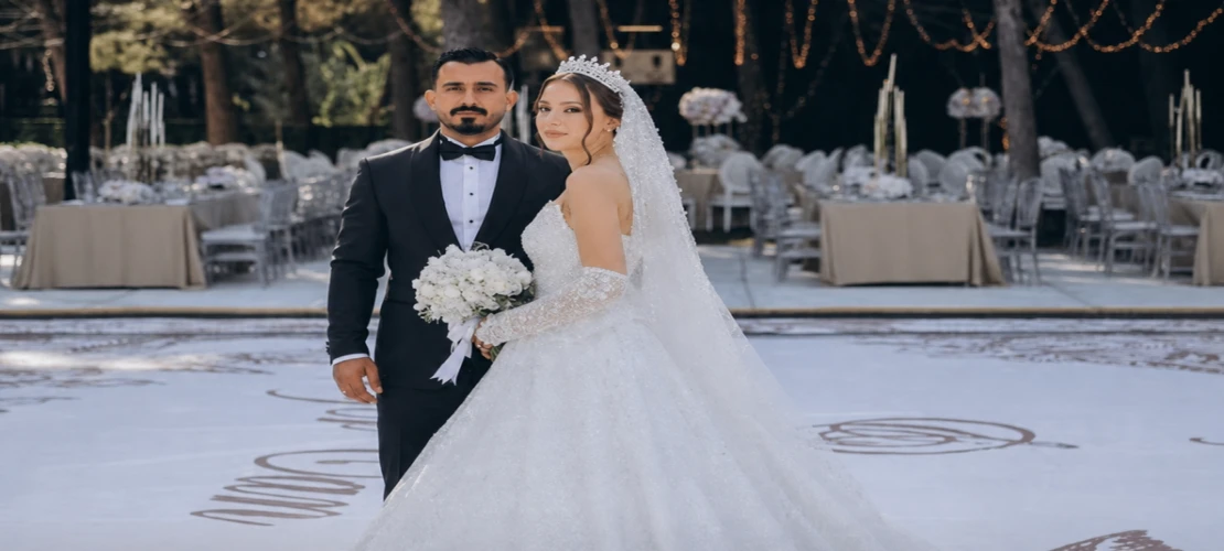 İzol Ailesi’nden görkemli düğün: Elif ve Sefer Can mutluluğa “Evet” dedi
