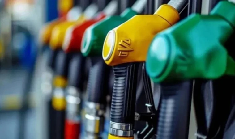Akaryakıta dev zam! Motorine 8,89 TL, benzine 1,52 TL zam geldi