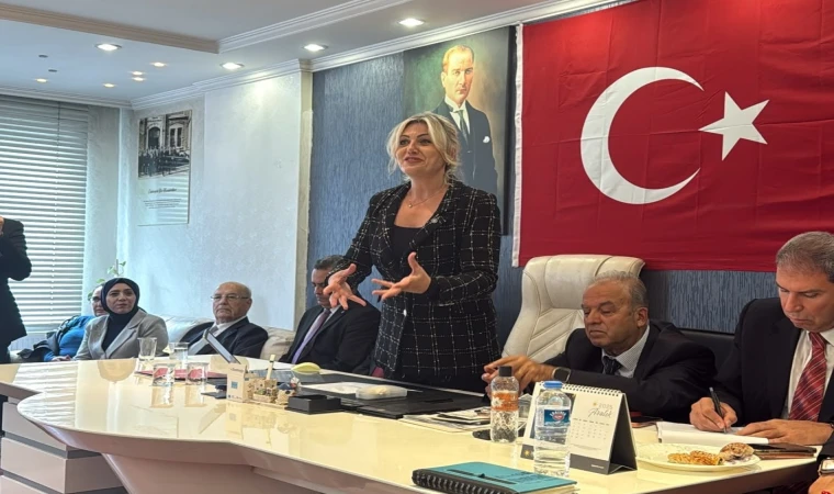 İYİ Partili Özgüç'ten ekonomi ve fon krizi tepkisi: “Ekonomi vatandaşın sofrasındadır”