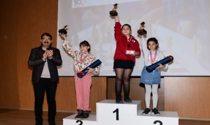 Geleceğin satranç ustaları ödüllerine kavuştu