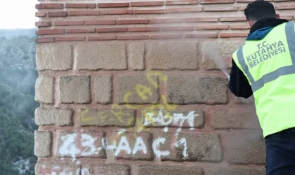 Tarihe saygısızlığa Kütahya temizliği!