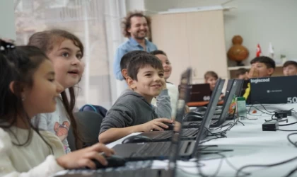 Minik eller geleceği kodluyor