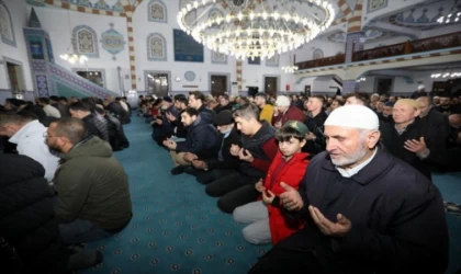 Kandil Gecesi İnegöllüler camilere akın edildi