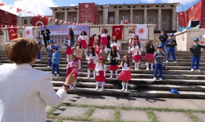 TBMM’de çocuk coşkusu sürüyor